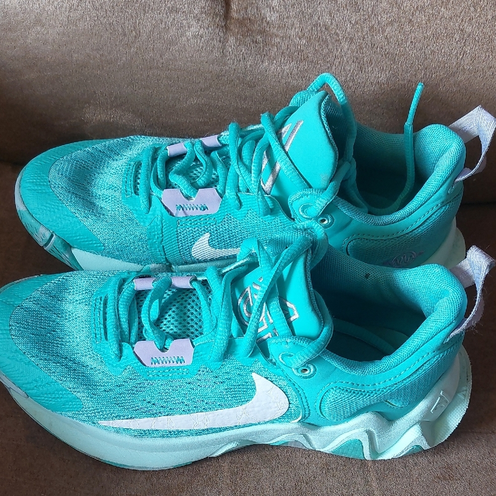 Nike Giannis Immortality 2  Size 4 Mint Green Basketball Sneaker Shoes DM08